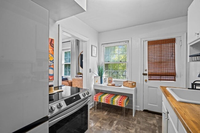 Photo - Downtown Townhouse Available 1 Nov 25!