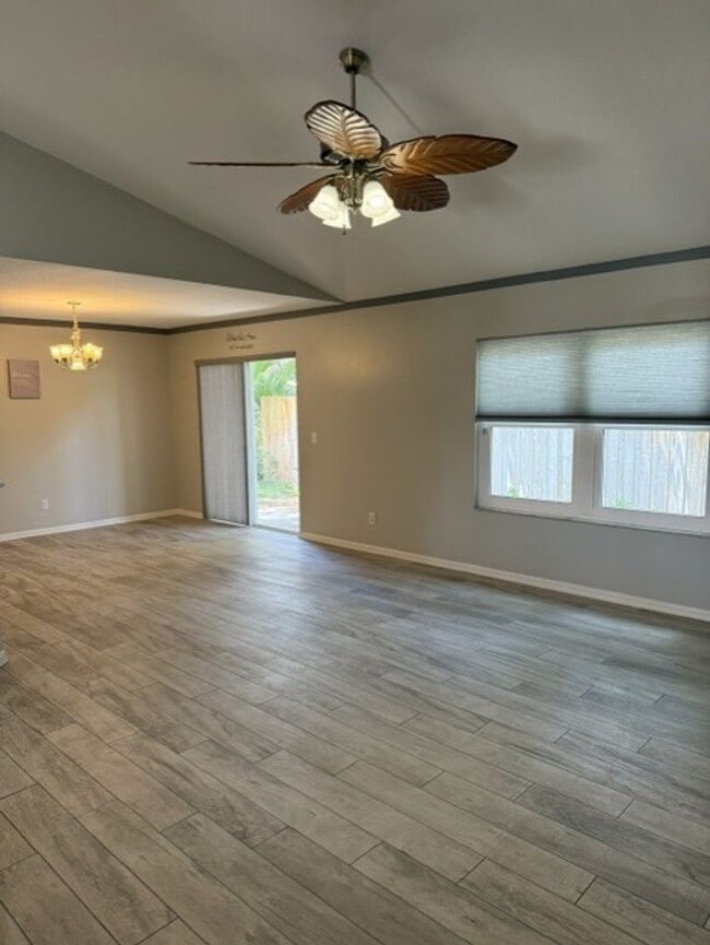 Photo - Well maintained home in Silver Oaks! Great location!