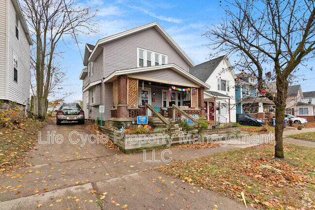 Building Photo - 808 Veto St NW Rental