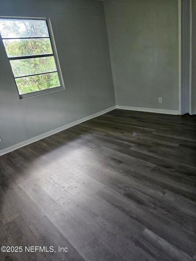 Photo - 1359 W 31st St