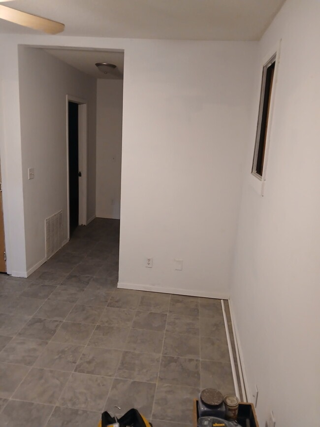 Photo - 941 W 8th St