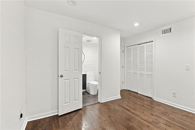 653 Park Village Dr NE