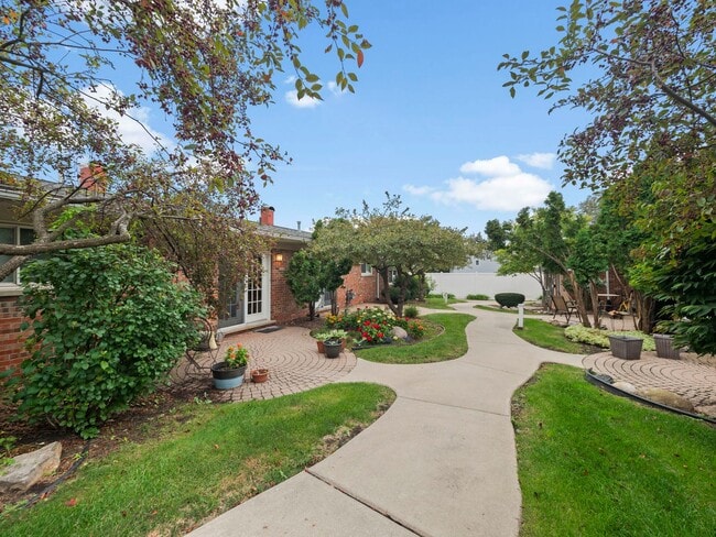 Photo - Plymouth Gardens Apartments