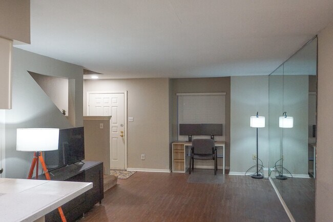 Photo - 2110 Wilcrest Dr Unit 147