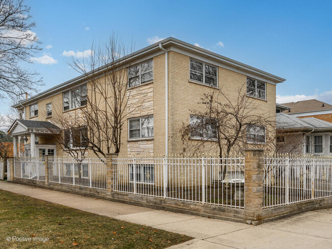 Photo - 2538 W Arthur Ave Condominio Unidad B