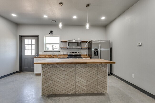 Photo - 12571 Highway 77 - 103