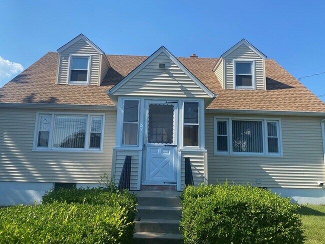 front - 37 Hoadley Rd Apartments Unit 1