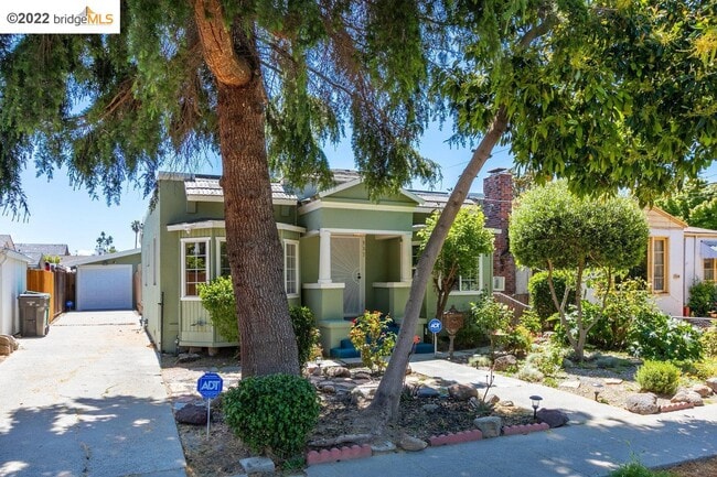 Photo - 937 Blossom Way