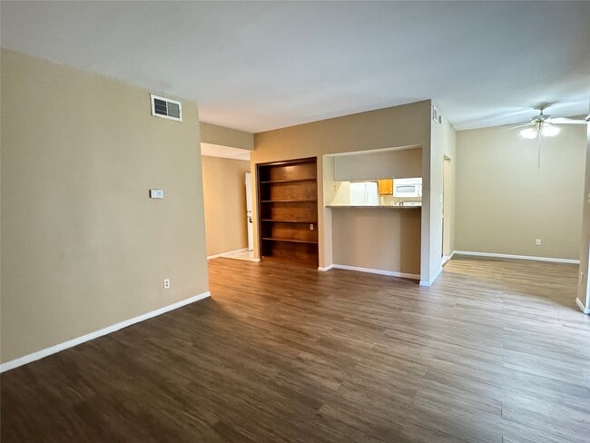 Building Photo - 6500 Harbor Town Dr Unit 3401