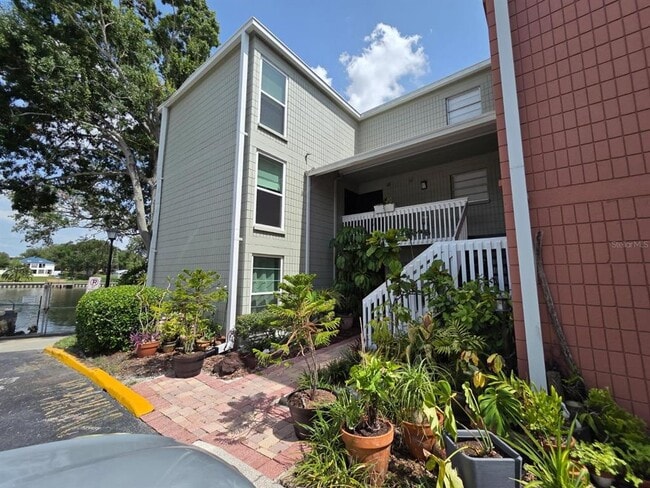 Building Photo - 2424 W Tampa Bay Blvd Unit I103