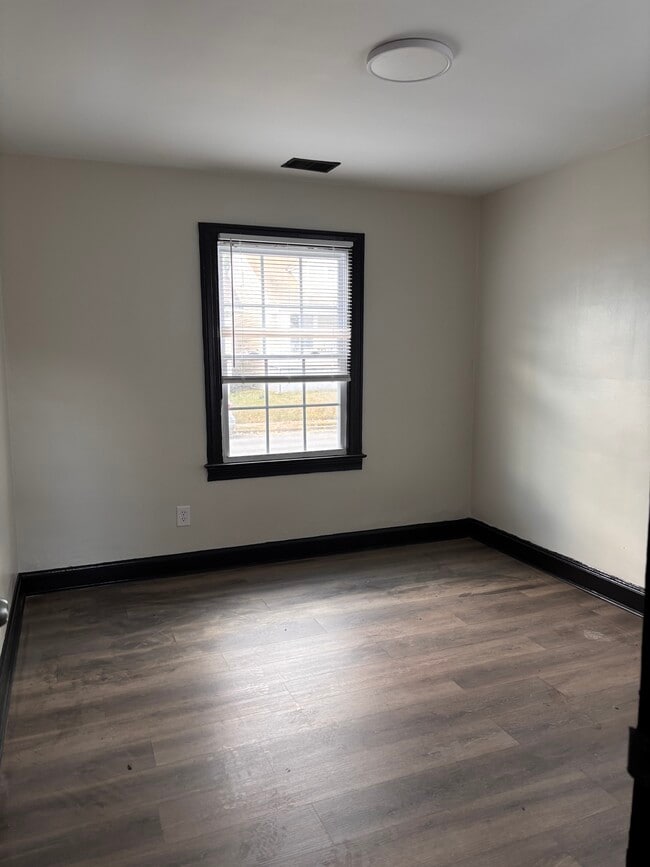 Photo - 219 N 32nd St