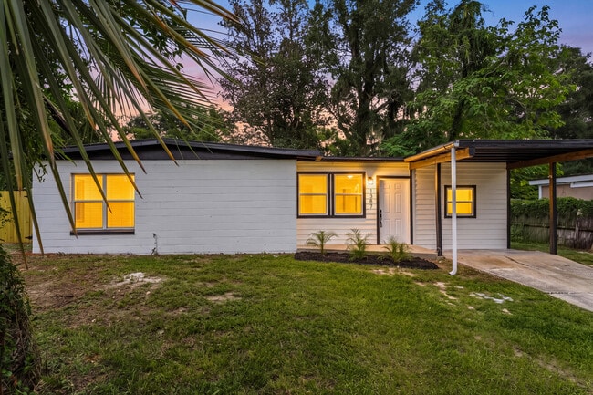 1387 Griflet Rd