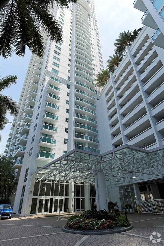 Building Photo - 31 SE 5th St Unit 1203 Rental