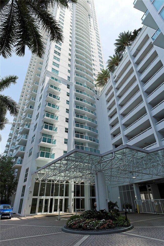 Photo - 31 SE 5th St Unidad 1203 Rental
