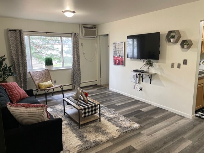 Building Photo - The Edge at 1815 - Student Housing Rental