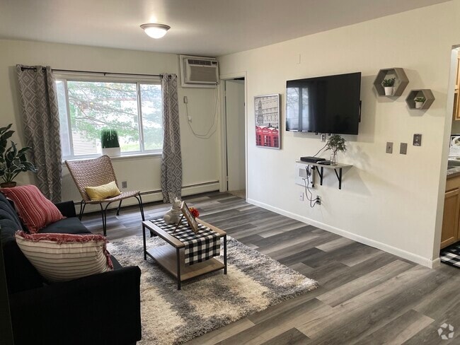 Building Photo - The Edge at 1815 - Student Housing Rental