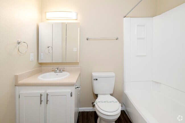 2HAB, 2BA - 900 pies cuadrados - Baño principal