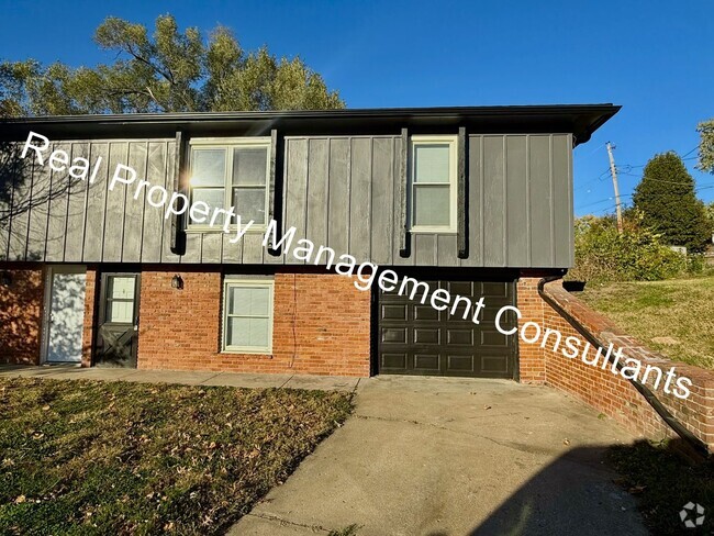 Building Photo - Updated 2-bedroom, 1-bath Duplex Rental