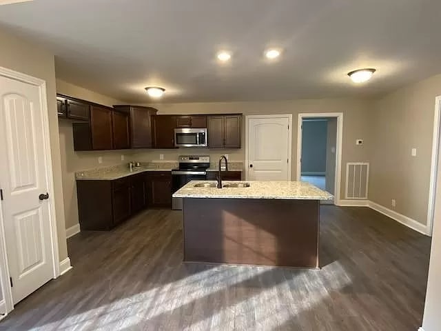 Photo - 201 Geneva Ln