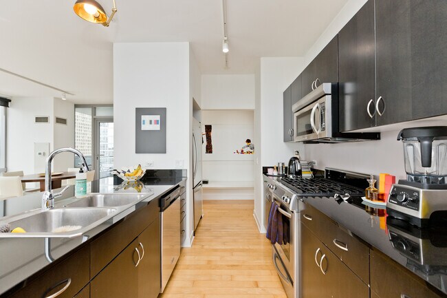 Photo - 8 E Randolph St Unit 2204