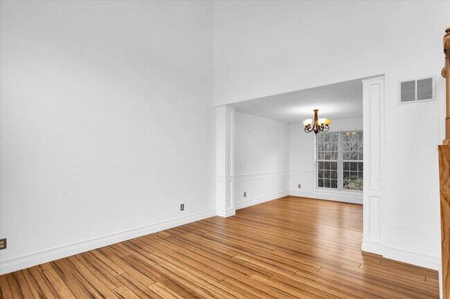 Photo - 506 E Tomaras Ave