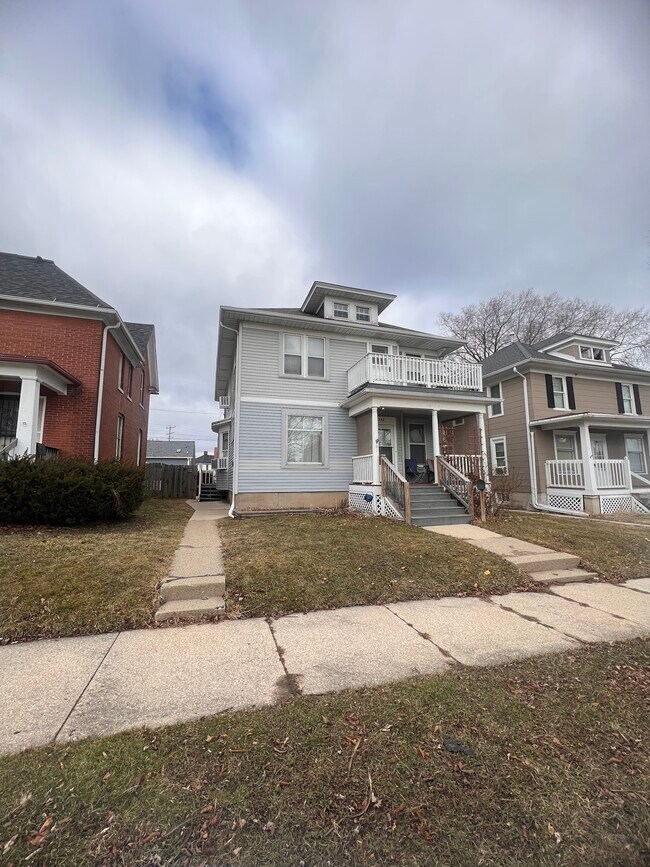 2142 Clarence Ave Townhome For Rent in Racine, WI