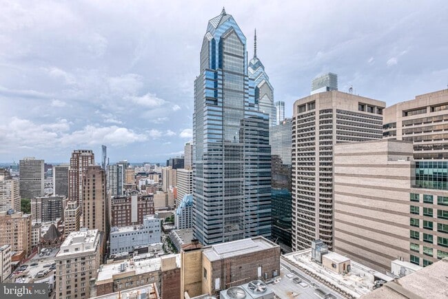 Building Photo - 111 S 15th St Unit 2312