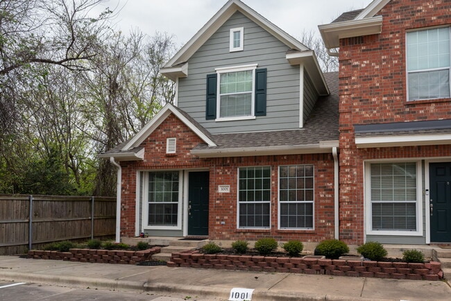 Building Photo - 1001 Krenek Tap Rd