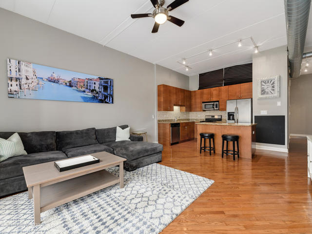 Photo - 3125 W Fullerton Ave Unit 317