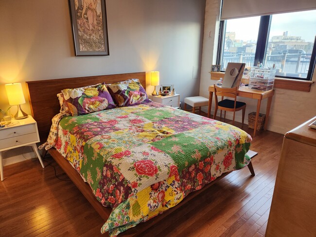 Master Bedroom - 1601 W School St Unit 308