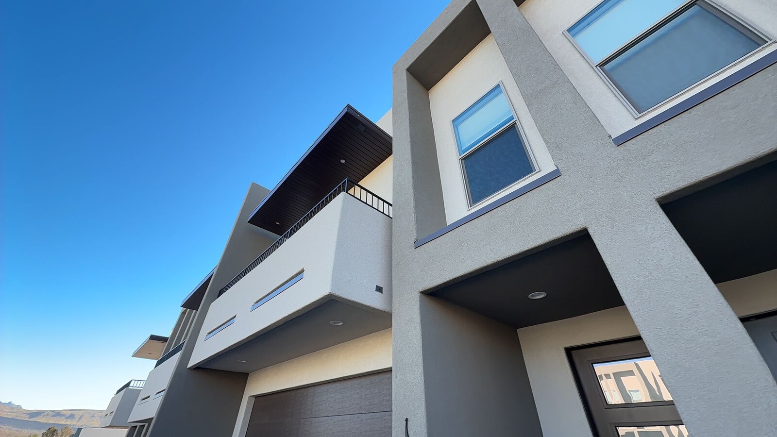 Dog-Friendly 4-Bed, 2.5-Bath Townhome in H... - Dog-Friendly 4-Bed, 2.5-Bath Townhome in H...