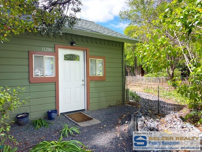 Cozy studio duplex unit on the Westside wi... - Cozy studio duplex unit on the Westside wi... Casa