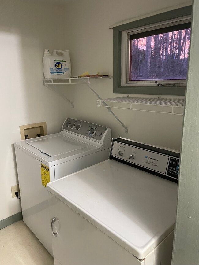 Laundry room - 213 Woodland Cir
