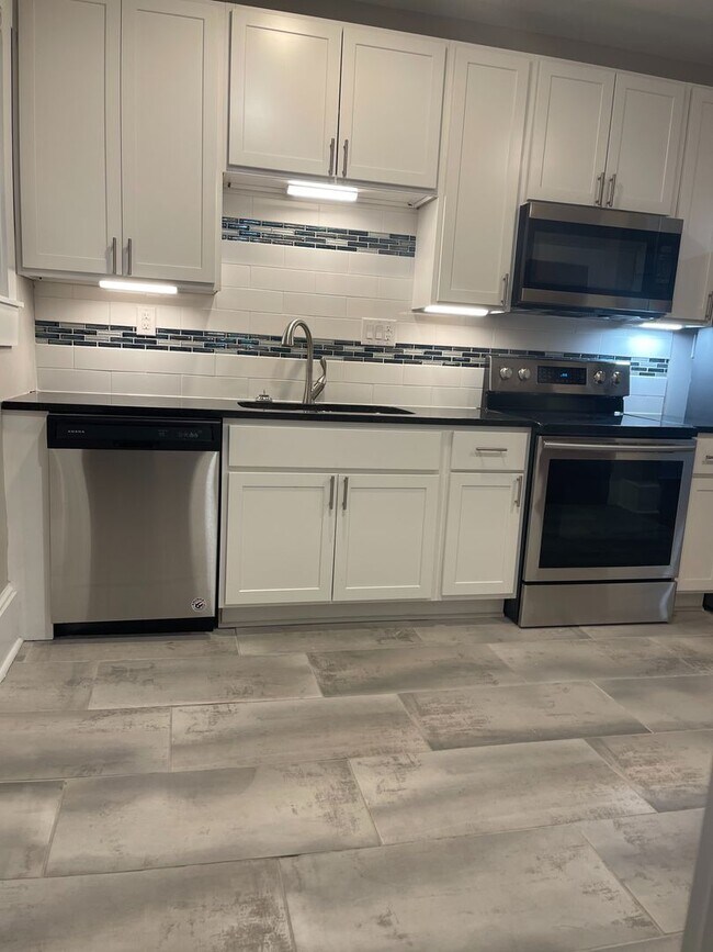 Photo - 31-33 E. Blake Ave. Unidad 33