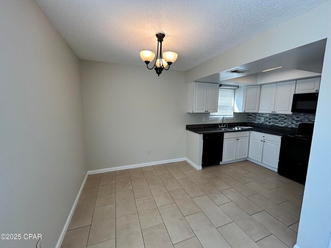 Photo - 3914 E 11th St Unit 202