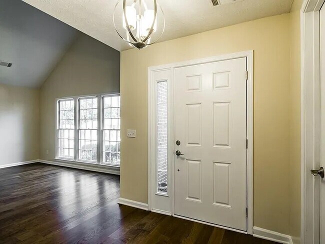 Photo - 4947 Clubgreen Summit