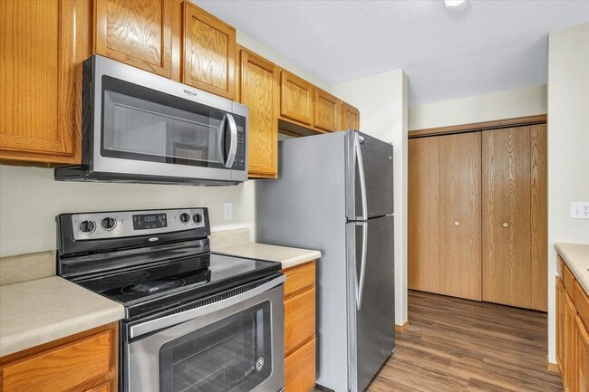 Photo - Spacious 3-Bed, 3.5-Bath Townhome with Attached Garage Overlooking Clearwater Park