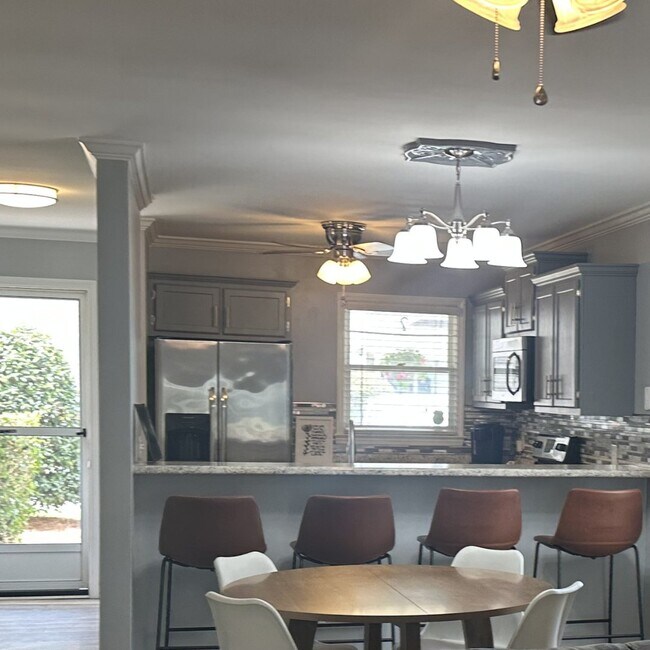 Photo - 126 Lullwater Dr Unit B