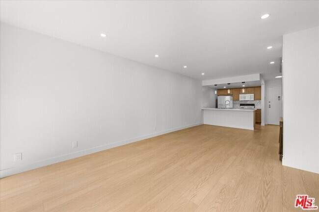 Building Photo - 1745 Camino Palmero St Rental