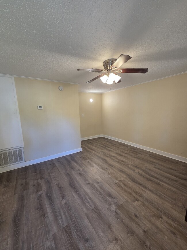 Photo - 401 W Dewey Ave House