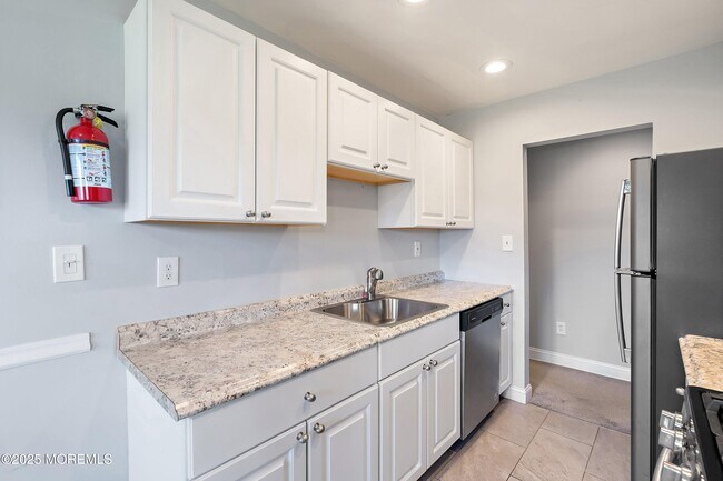 Photo - 40 Manchester Ct Unit E