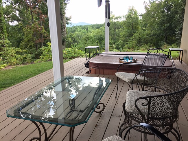 Hot Tub on Large Deck - 793 Clifton Trl Apartment Unit 793