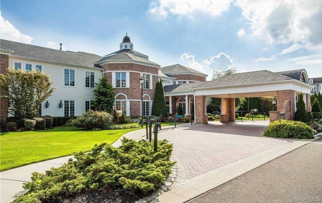 Photo - 702 Equestrian Way