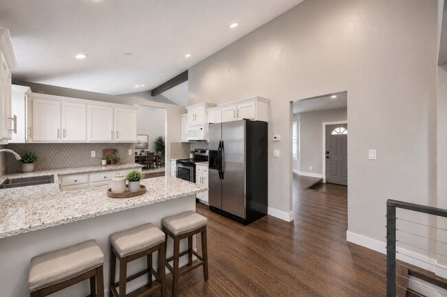 Photo - 7473 Bromley Rd