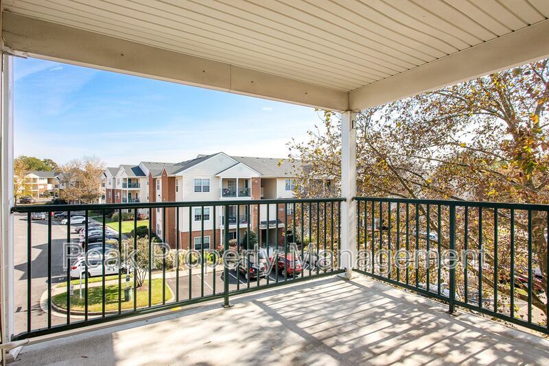 Photo - 9611 Links Way