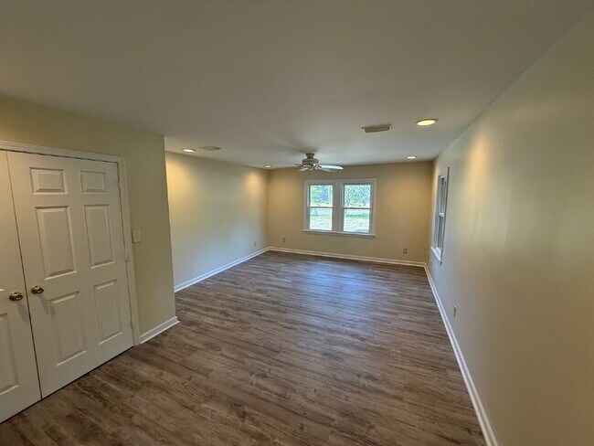 Nice 5 bedroom , 3 bath home located in Mobile.

$75 per applicant