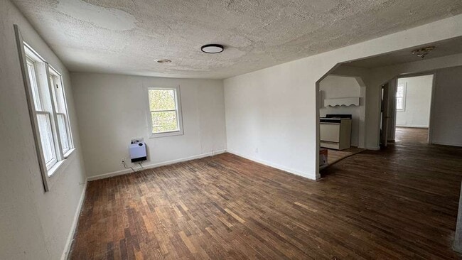 Photo - 517 1/2 w 2nd