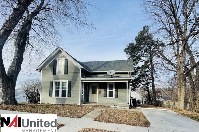 Building Photo - Three bedroom, one bathroom home for rent