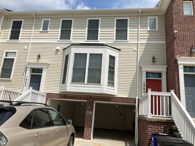 Building Photo - 1925 E 86th St