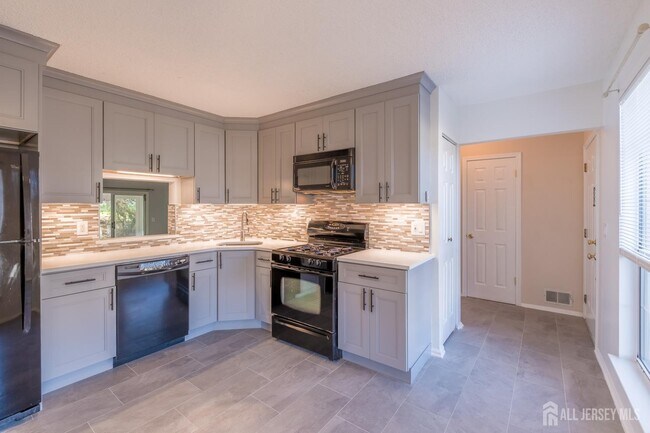 Photo - 1101 Doolittle Dr